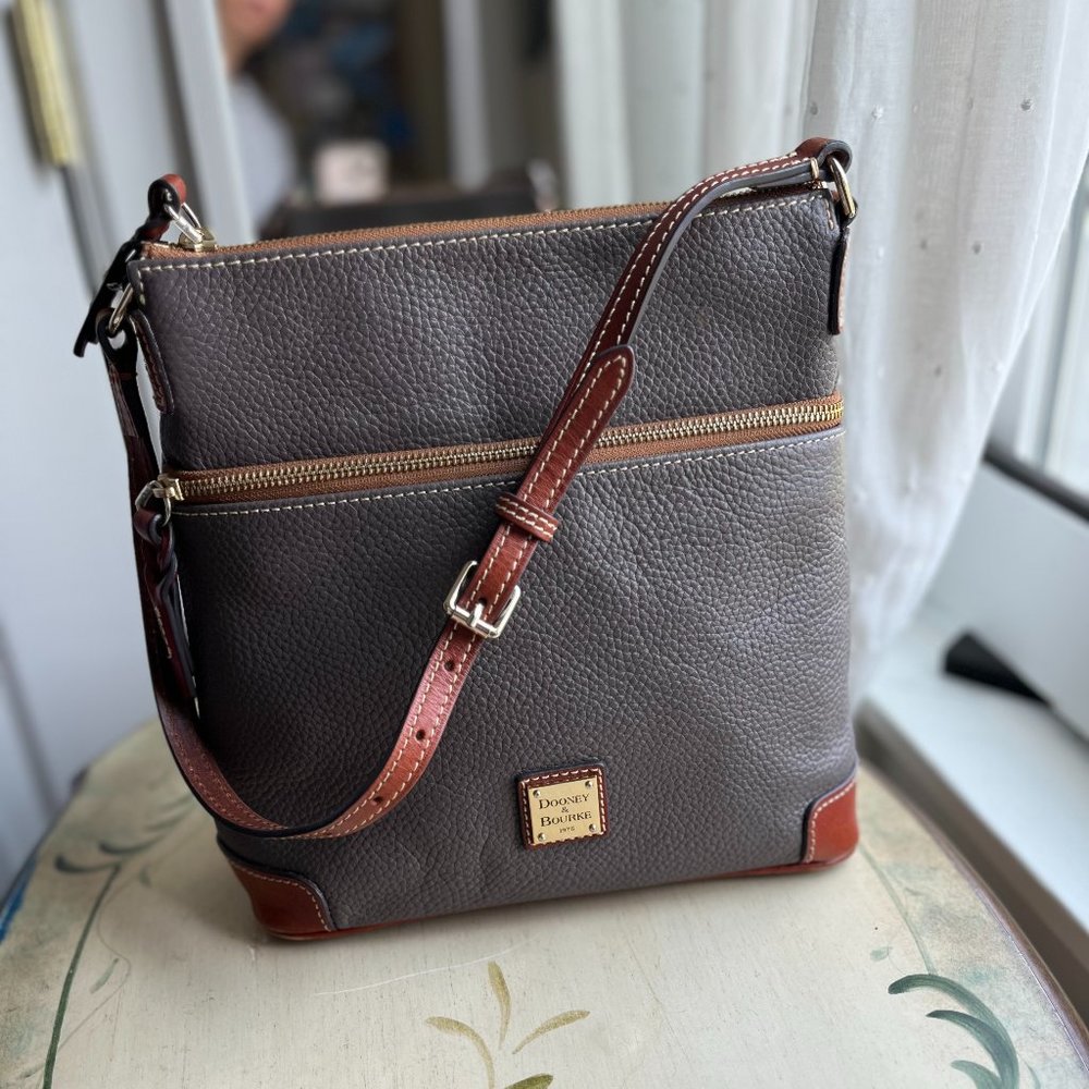 Dooney & Bourke  Pebble Grain Crossbody in Taupe with removable shoulder strap